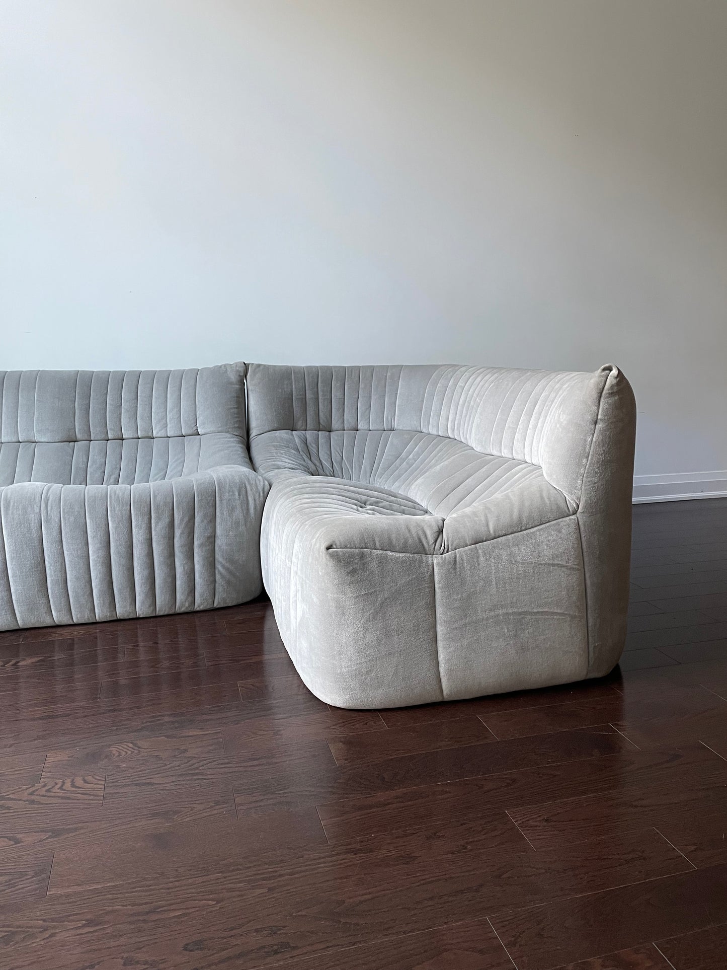 Arconas Aralia Sectional Sofa