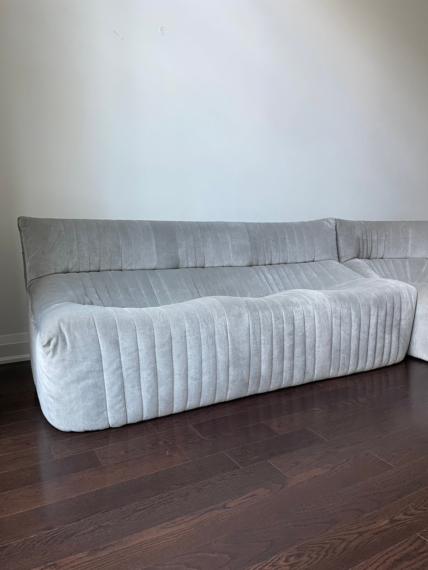 Arconas Aralia Sectional Sofa