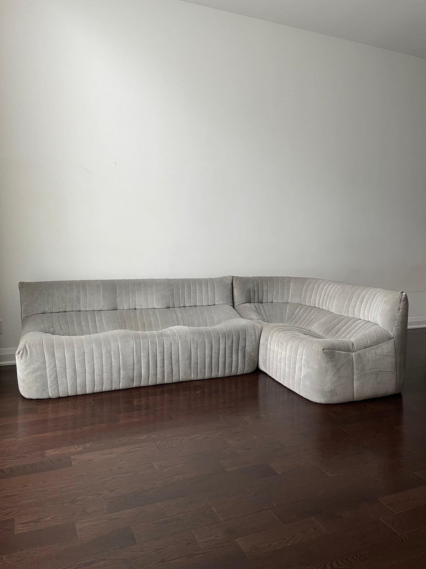 Arconas Aralia Sectional Sofa