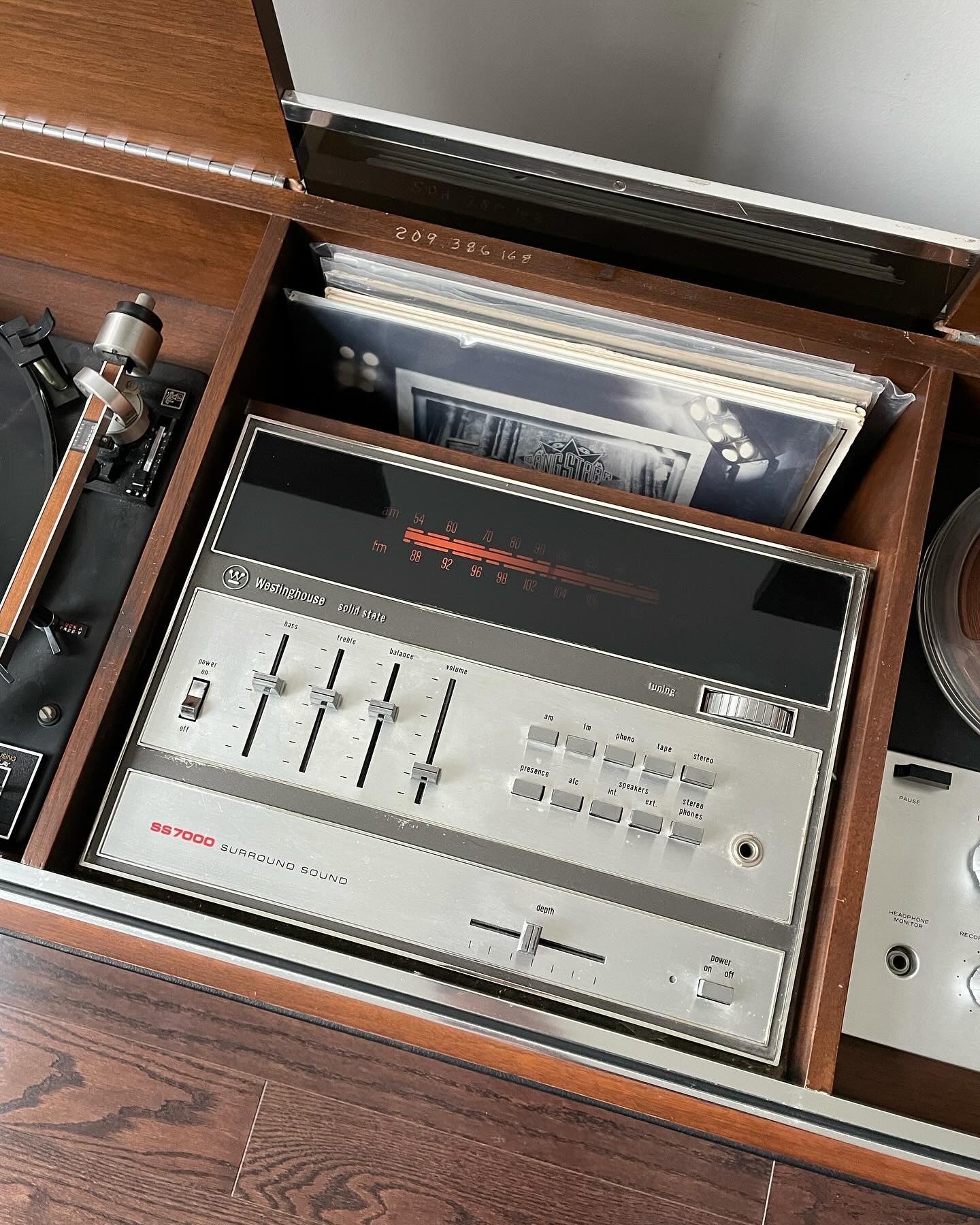 Westinghouse SS 7000 Media Console