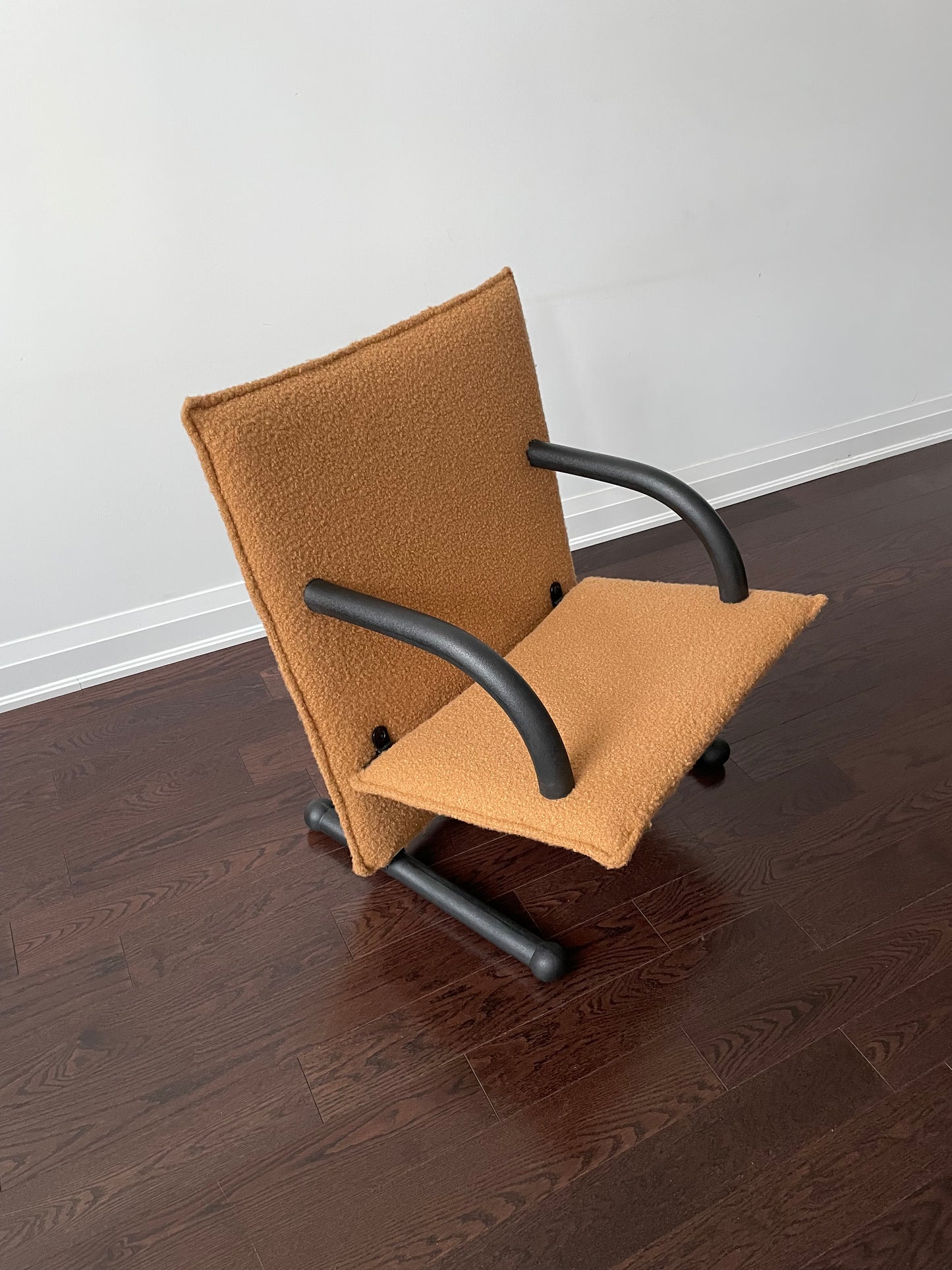 T Line Lounge Chair by Arflex