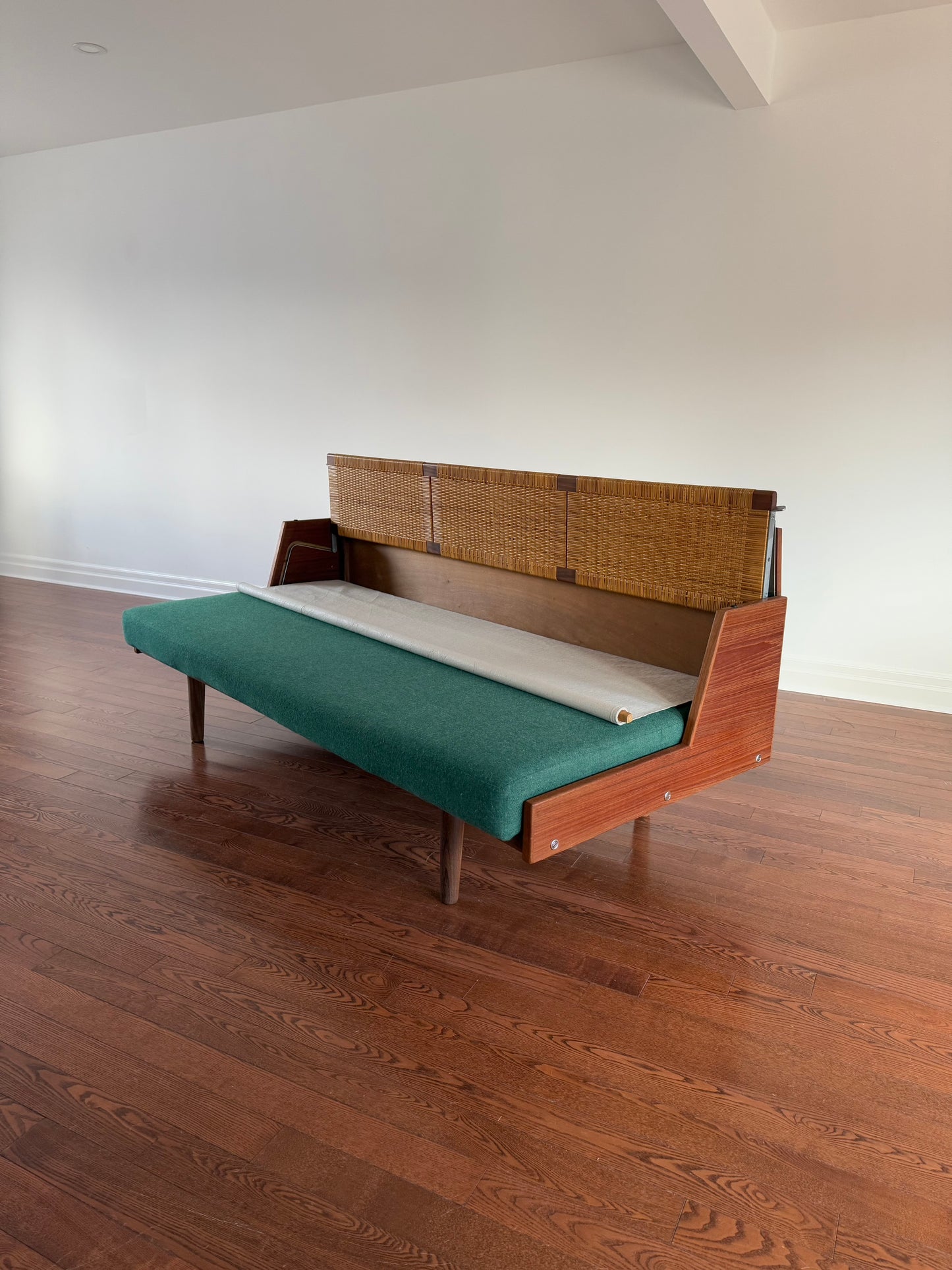 Hans Wegner GE-258 Sofa Daybed by Getama