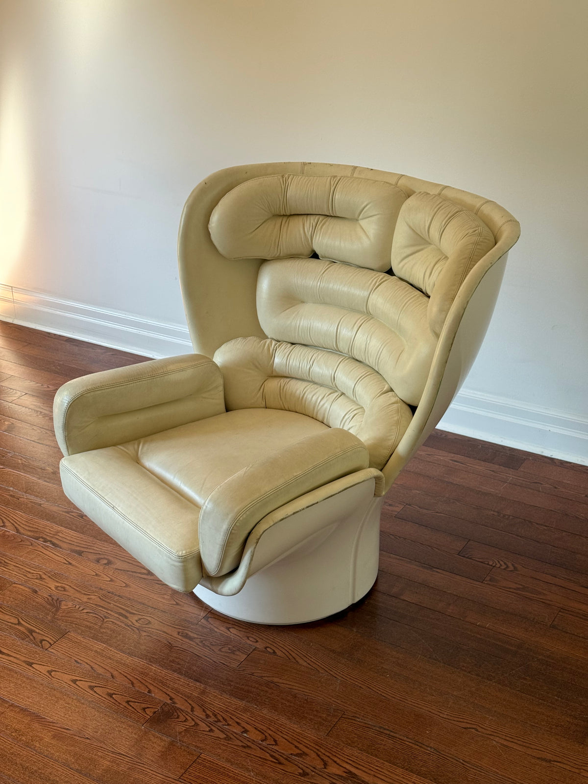 Elda Lounge Chairs by Joe Colombo for Comfort, 1960s [Price Includes Reupholstery]