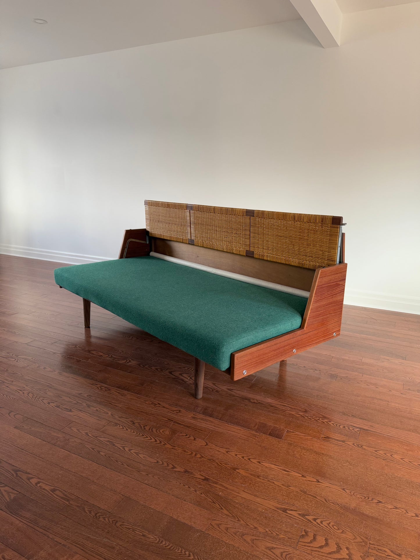 Hans Wegner GE-258 Sofa Daybed by Getama