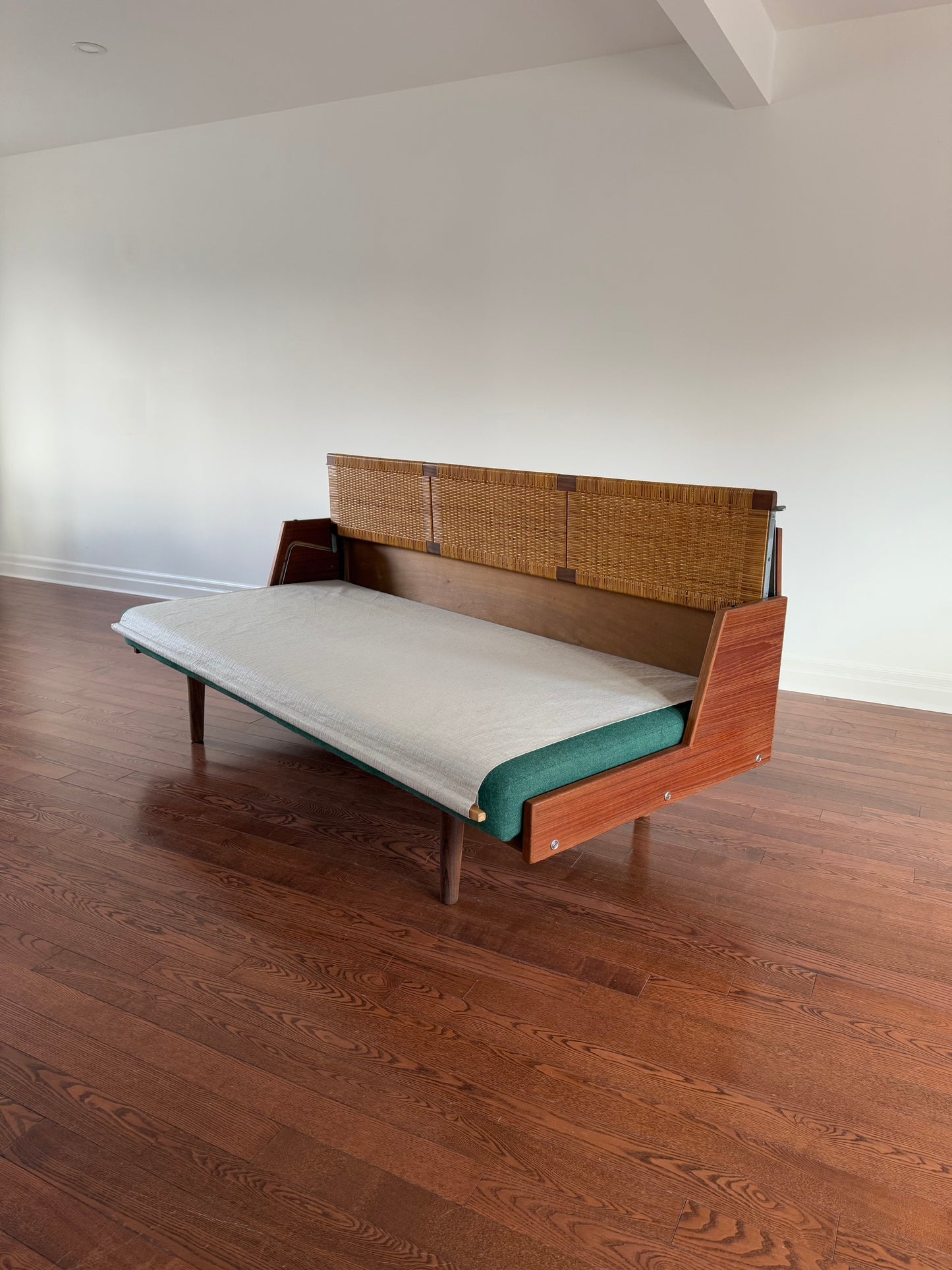 Hans Wegner GE-258 Sofa Daybed by Getama