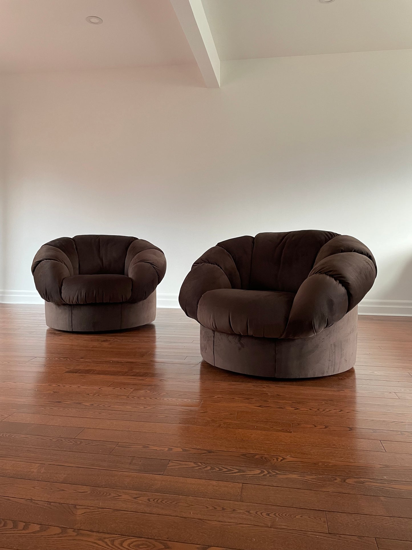 Swivel Pumpkin Chairs